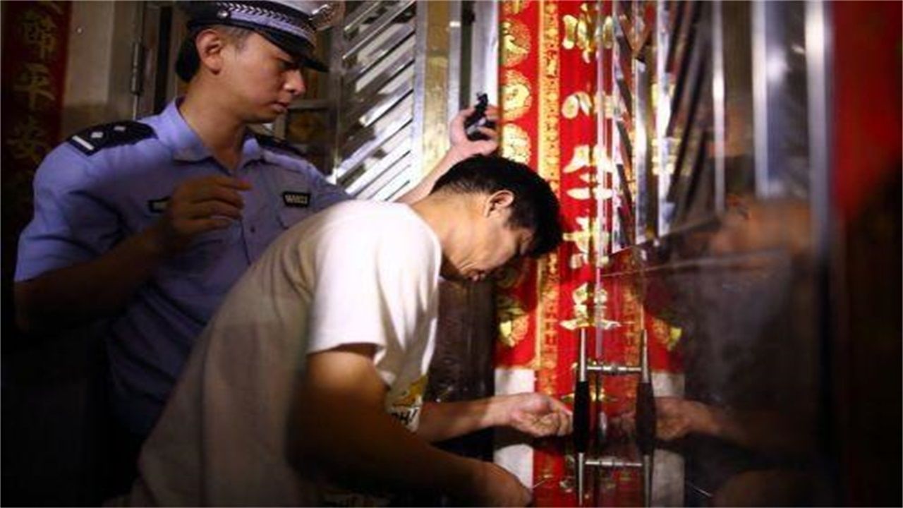 雨樟镇请开锁师傅开了锁后，师傅